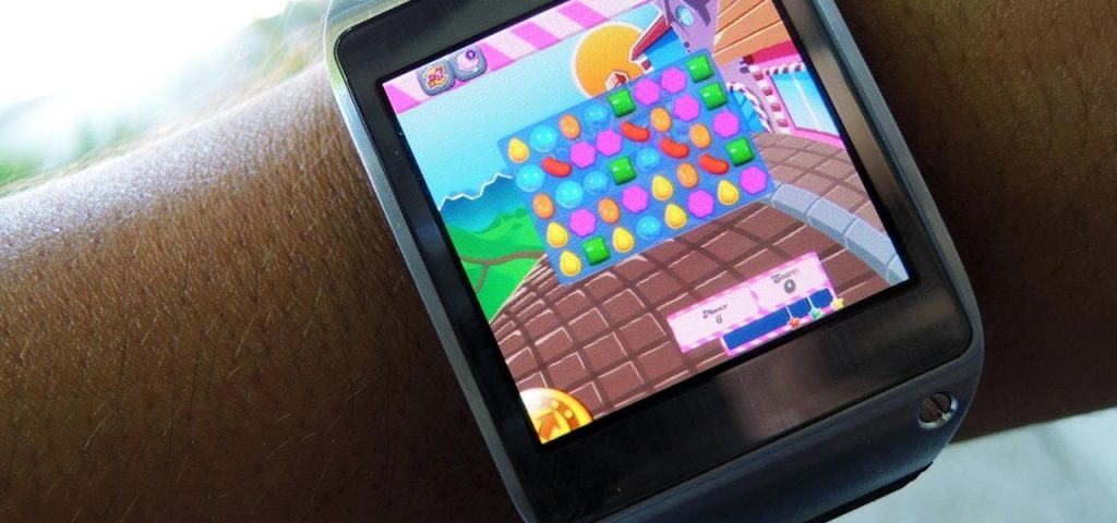 how to download games on a smartwatch